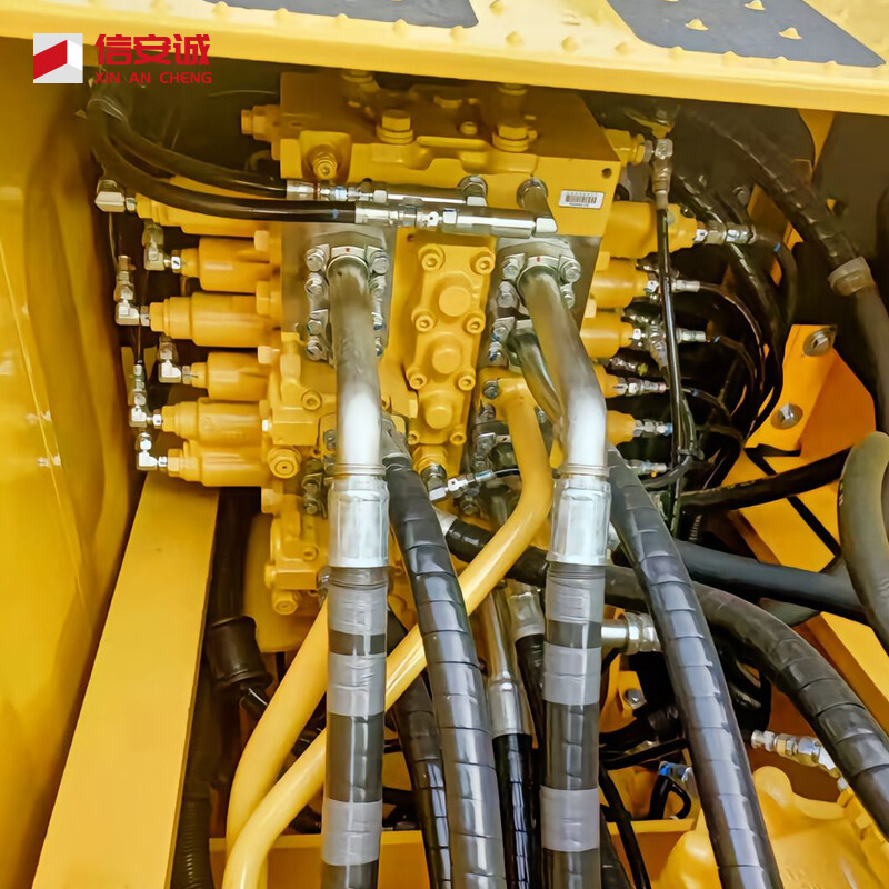 0.8-9 TON  Komatsu PC200 excavator