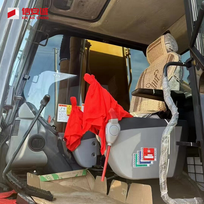 0.8-9 TON  Komatsu PC200 excavator