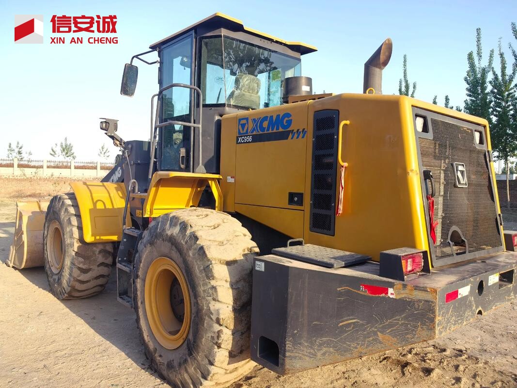 Easy-to-operate used loaders