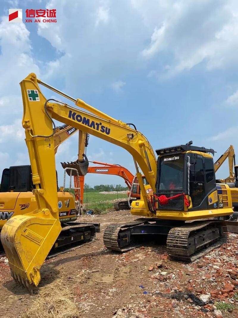 Good condition used tracked excavator