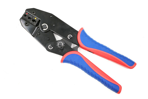 Bornes isolées et outils de sertissage de connecteurs LXR-30J