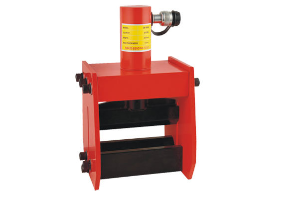 Cintreuse hydraulique pour barres omnibus d'épaisseur 12mm CB-200A