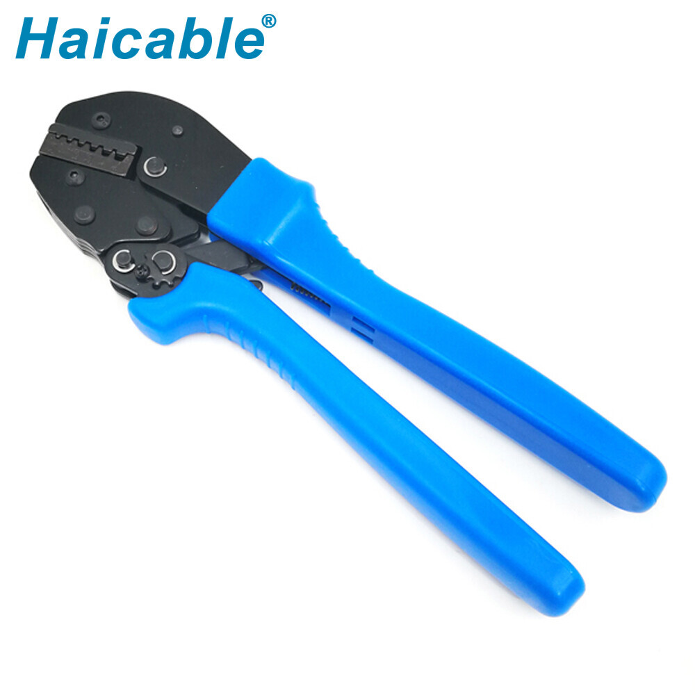 Outil de sertissage pour embouts de cordon et embouts de fil AP-06WF