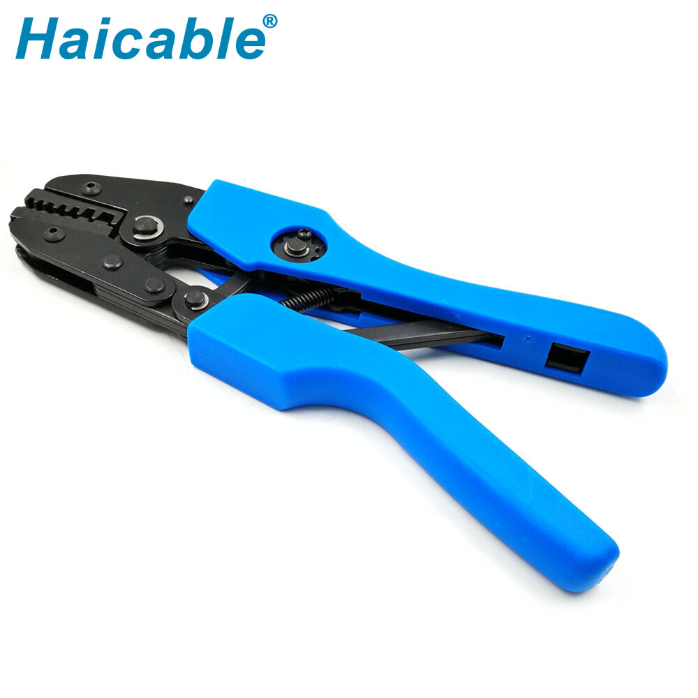 Outil de sertissage pour manchons de câble et embouts de câble AN-26TW