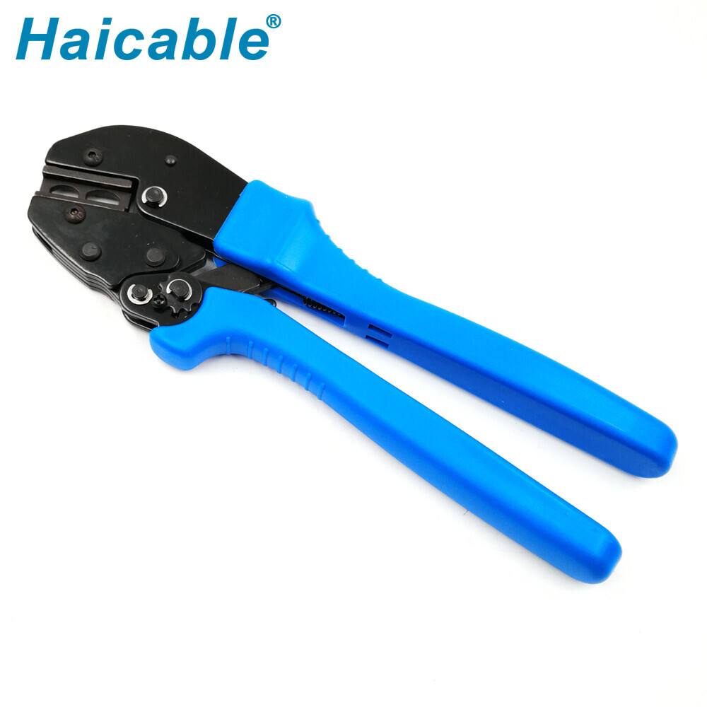 Bornes isolées et outils de sertissage de connecteurs AP-18C