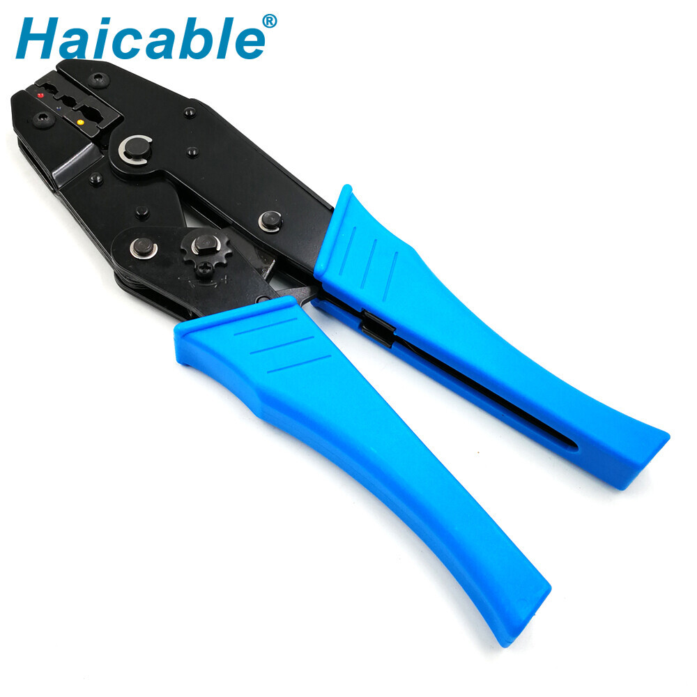 Bornes isolées et outils de sertissage de connecteurs LX-03C