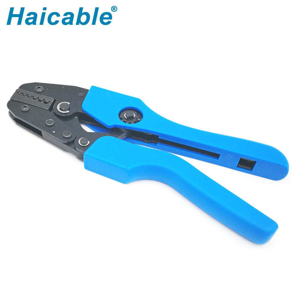Outil de sertissage pour manchons de câble et embouts de câble AN-06WF