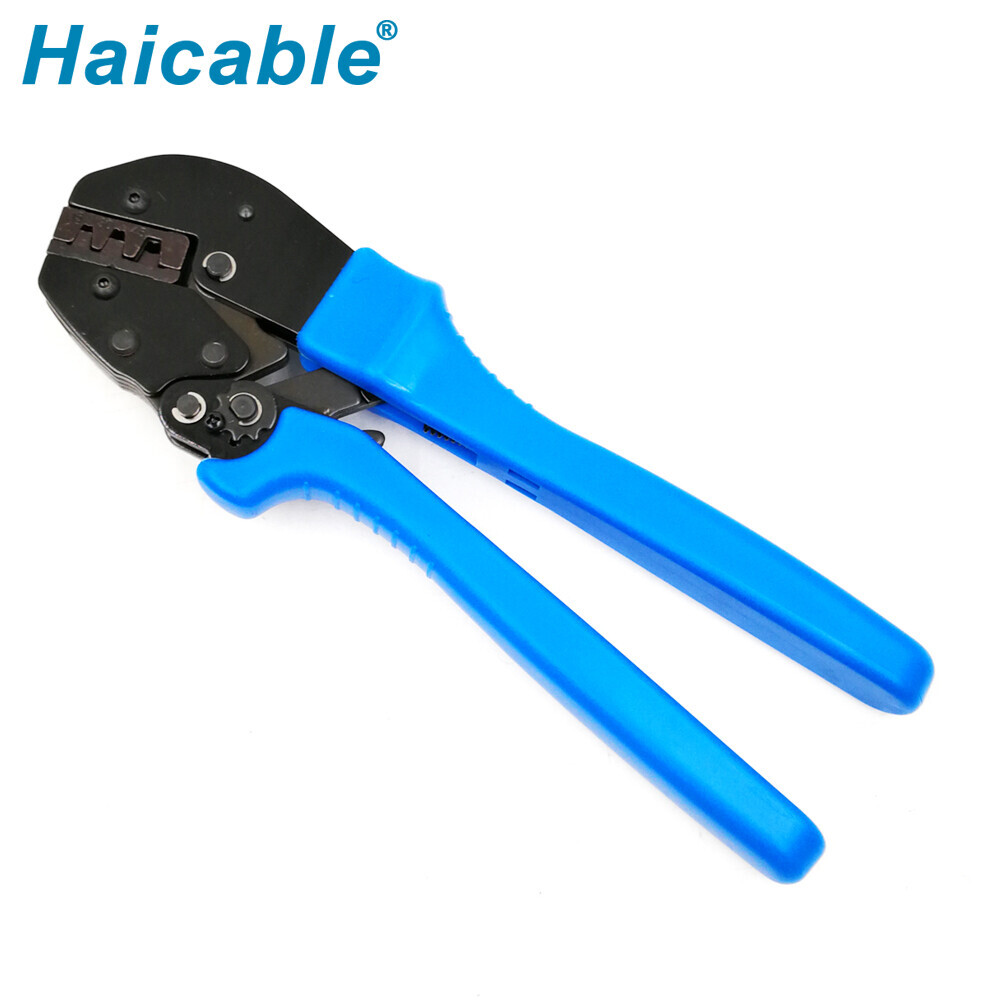 Outils de sertissage pour connecteurs Powerpole 15/30 et 45 A AP-153045