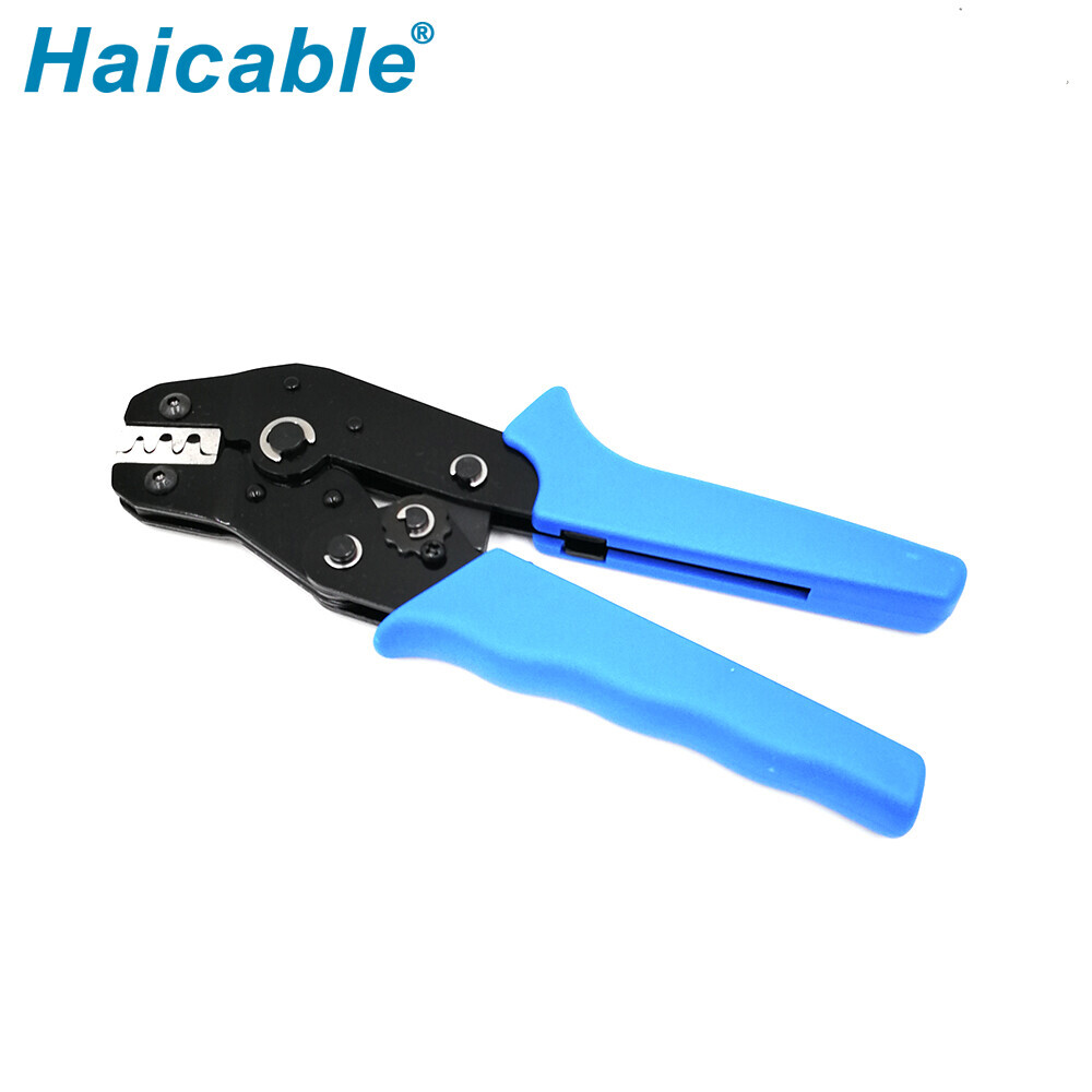 Bornes non isolées et outils de sertissage de connecteurs SN-025B