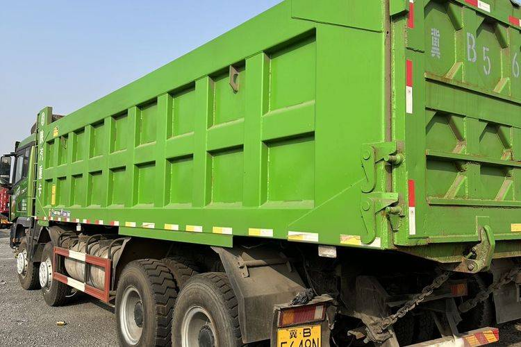 Delong X3000 550hp 8x4 8-meter dump truck