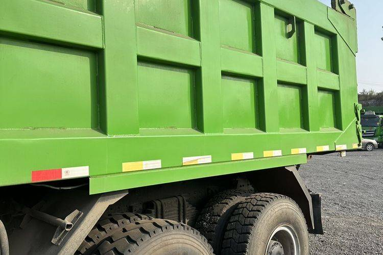 Delong X3000 550hp 8x4 8-meter dump truck