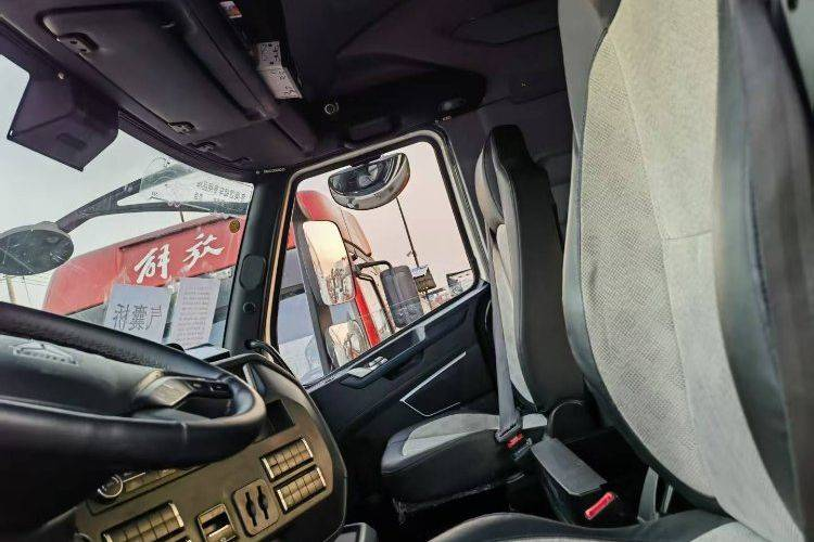 Sinotruk SITRAK C9H 14.6L diesel 680hp 6x4 ZF 12-speed AMT automatic tractor (China VI emission standard), dual-drive, used Weichai tractor.