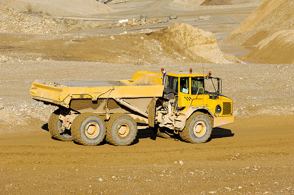 Chiku.com_Yellow Mining Dump Truck_Photograph No. 8569064