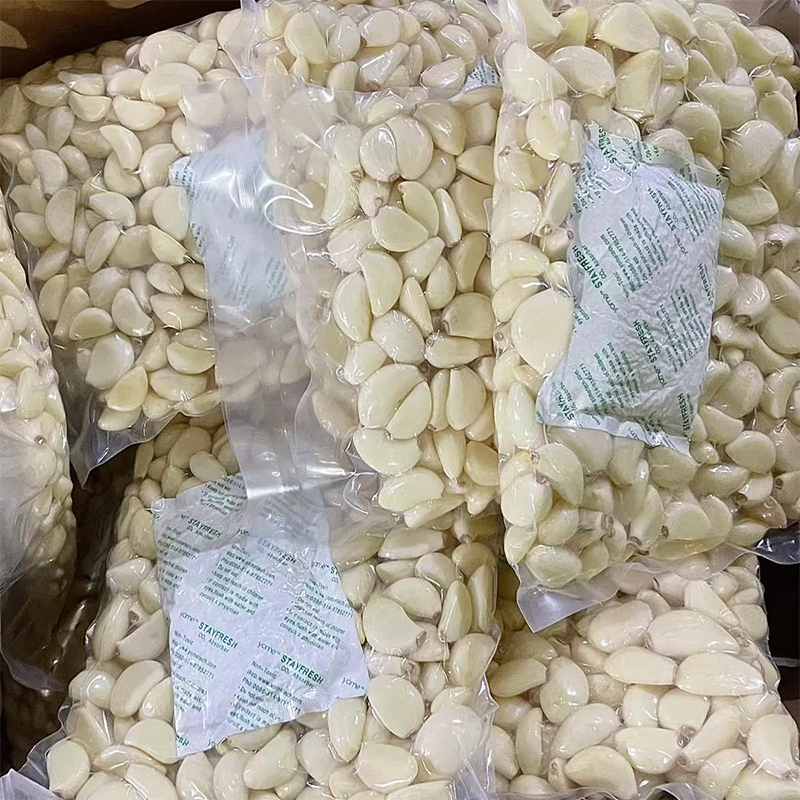 Fresh peeled garlic