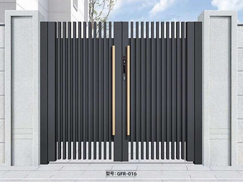 Retractable gate