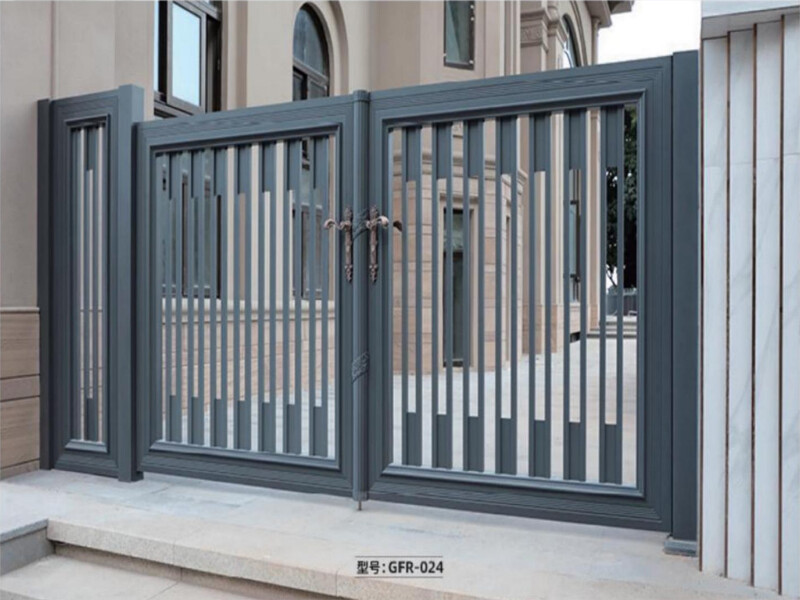 Retractable gate