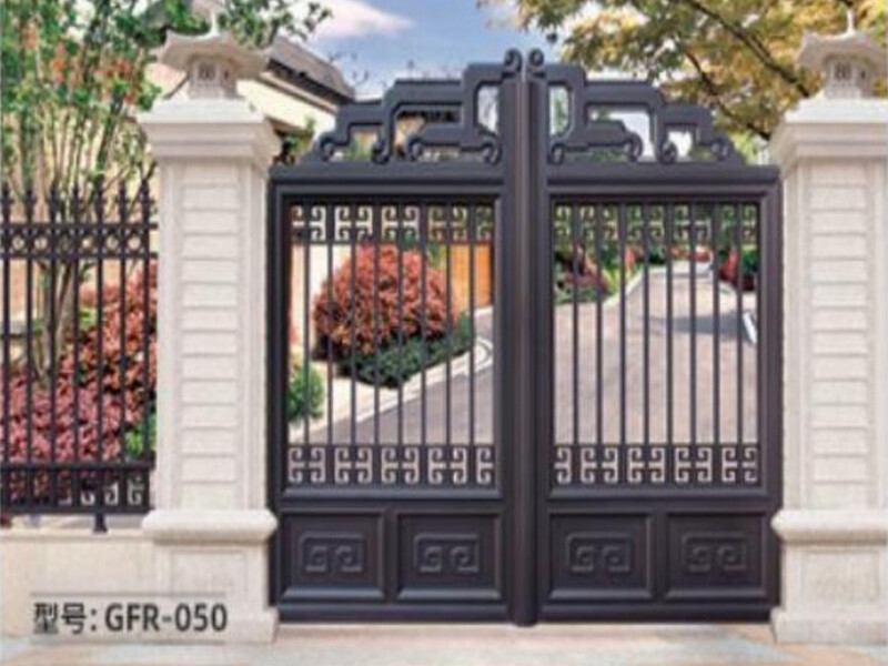 Retractable gate