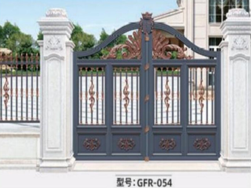 Retractable gate