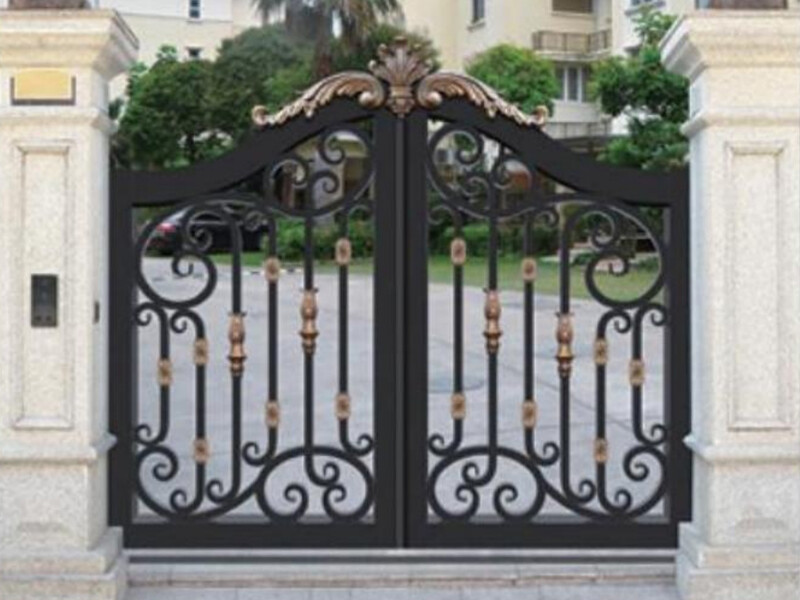 Retractable gate