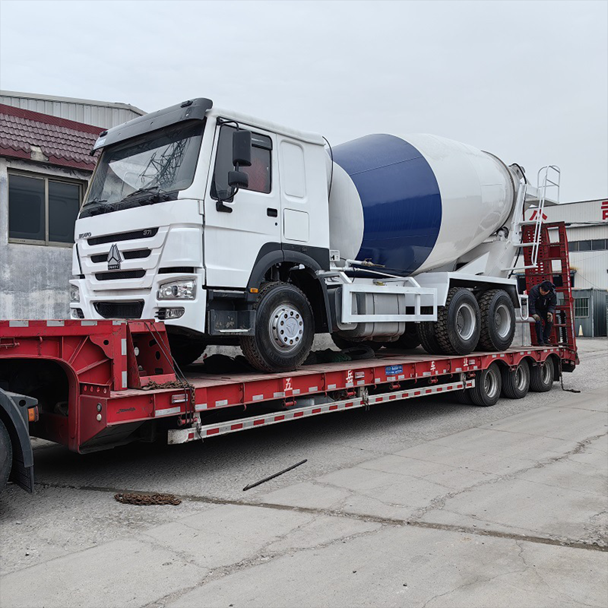 Export Sinotruk Howo 371 64 Concrete Mixer Truck