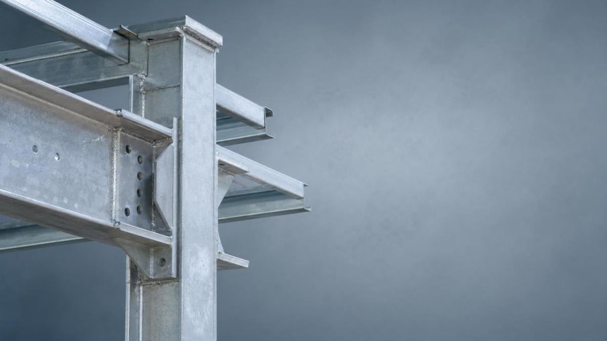 ¿Pueden modificarse en obra las estructuras prefabricadas de acero sin comprometer su integridad?