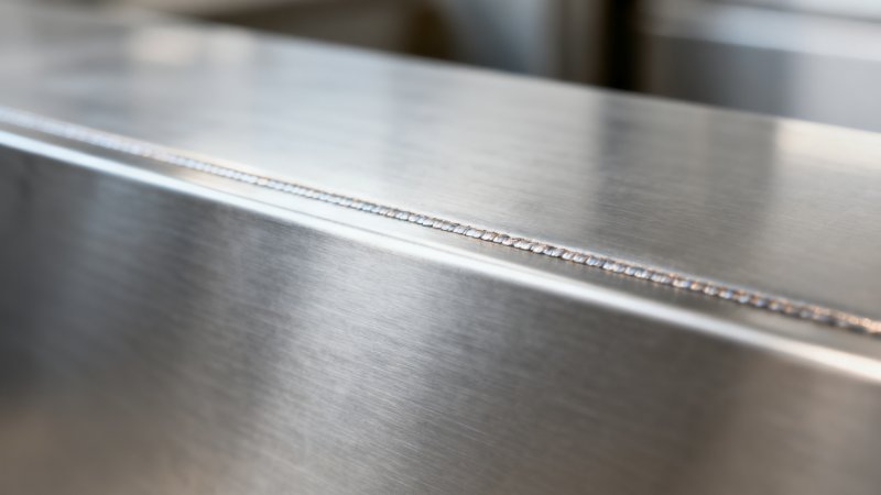 Why food-grade sst plate for food processing industry must avoid cold-working defects near weld seams Por que a chapa de aço inoxidável grau alimentício para a indústria de processamento de alimentos deve evitar defeitos de trabalho a frio próximo às soldas