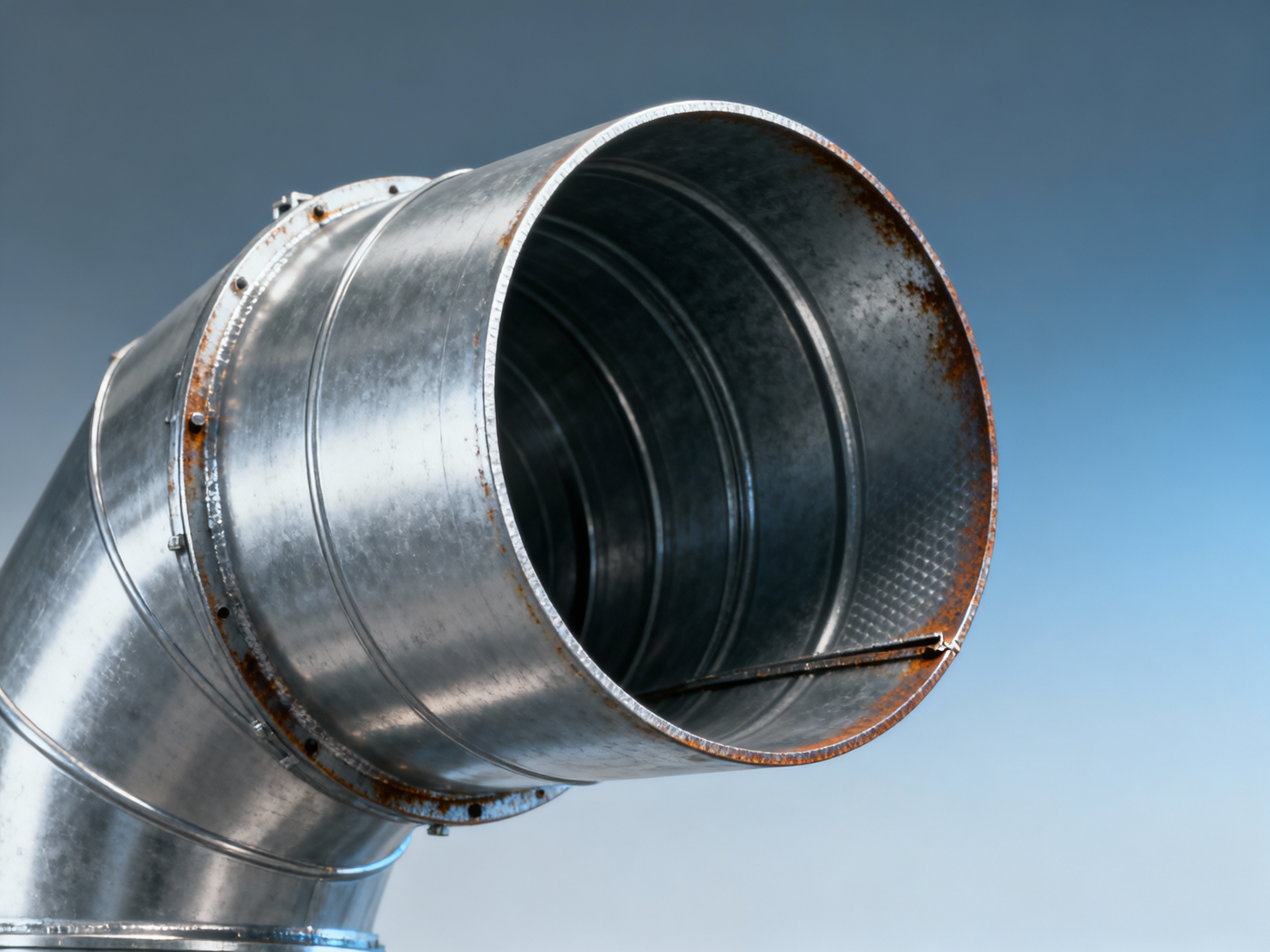 Como o aço galvanizado a quente se comporta sob ciclagem térmica em sistemas de dutos HVAC industriais