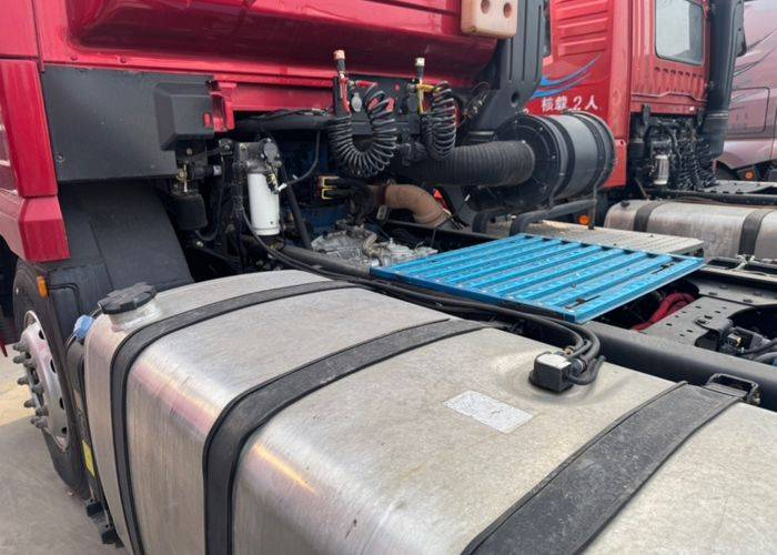 شاحنة جر Delong X5000 480hp 6x4 (نسبة التروس 3.7) بدفع مزدوج، شاحنة جر Weichai مستعملة.