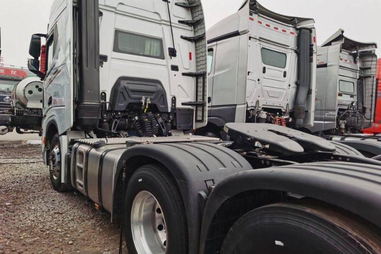 شاحنة Shaanxi Automobile Delong X6000 الثقيلة، 610hp، 6x4، ناقل حركة أوتوماتيكي AMT، دفع مزدوج، شاحنة جر مستعملة بمحرك Weichai.