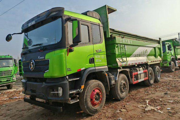 Camion-benne Delong X3000 550hp 8x4 de 8 mètres