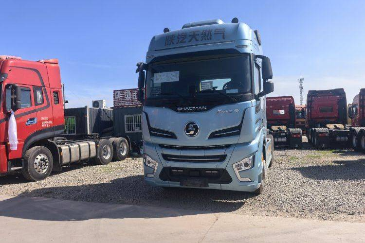 Camion tracteur Delong X6000 590hp 6x4 GNL automatique, double entraînement, tracteur d'occasion Weichai.