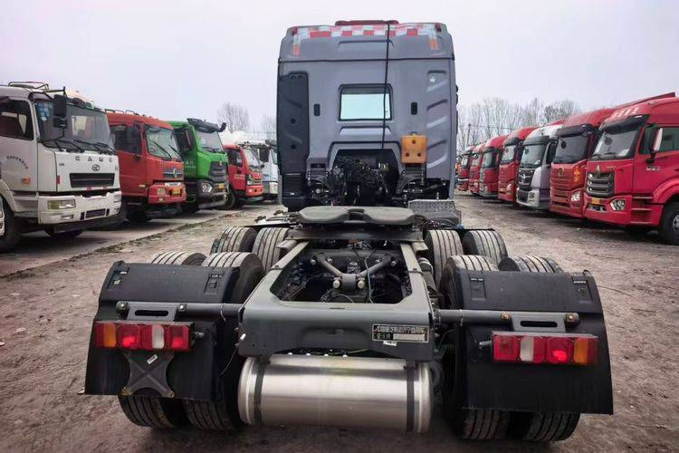 Camion lourd HOWO Max, 480 chevaux, tracteur 6x4, double entraînement, tracteur MAN d'occasion.