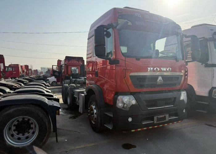 Camion lourd HOWO TX, 460 chevaux, tracteur 6x4 (norme d'émission China V), double entraînement, tracteur routier d'occasion du China National Heavy Duty Truck Group.