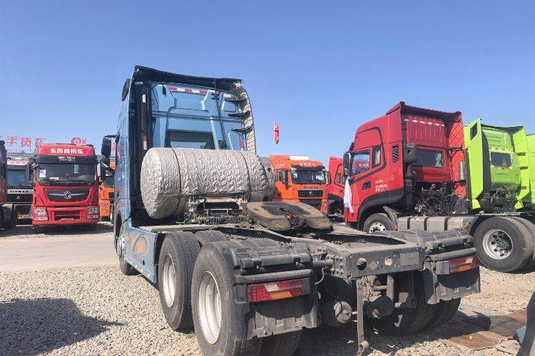 Cabeza tractora automática a LNG Delong X6000 590hp 6x4, doble tracción, tractora usada con motor Weichai.