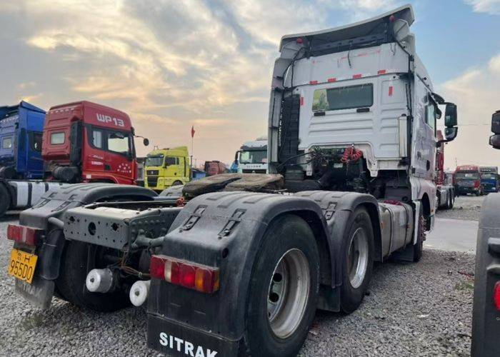 Camión pesado Sinotruk SITRAK C7H, 540 hp, tractor 6x4 (norma de emisiones China V), doble tracción, tractor MAN usado.