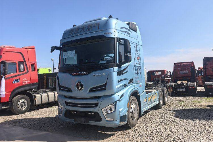 Caminhão trator automático a GNL Delong X6000 590hp 6x4, tração dupla, caminhão trator usado Weichai.