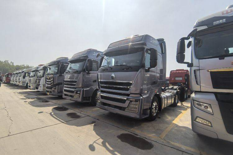 Caminhão pesado Sinotruk HOWO TH7, 540 cavalos de potência, cavalo mecânico 4x2 (padrão de emissões China VI), eixo simples, cavalo mecânico usado Weichai.