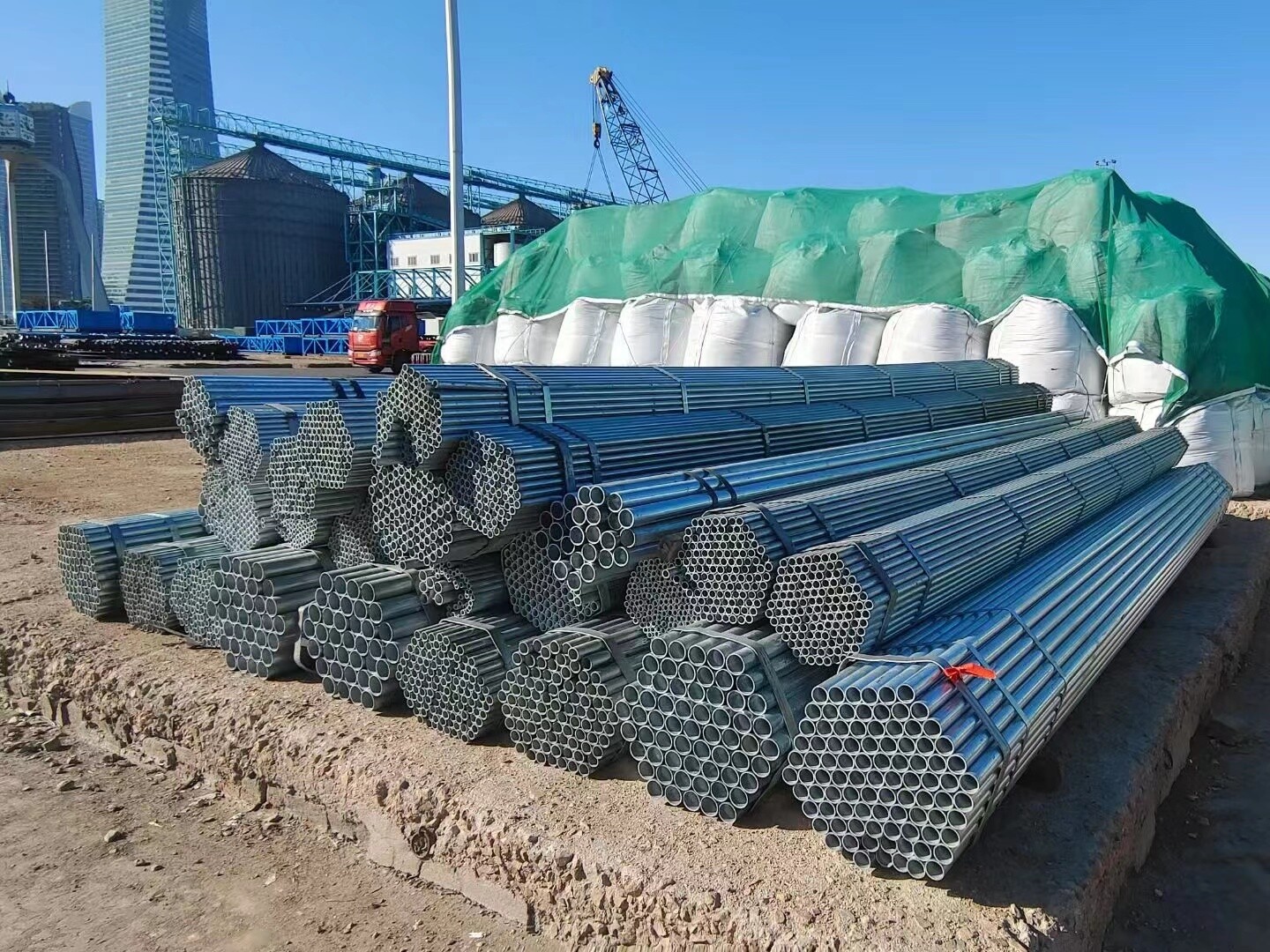 16Mn Bomba ya Pipa ya Pua ya Chuma iliyopakwa Galvanized 16Mn Bomba ya Pipa ya Pua ya Chuma iliyopakwa Galvanized