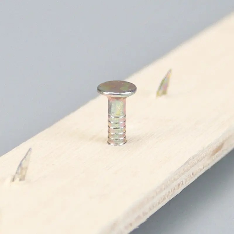 High quality 5 layer wooden carpet gripper with concrete nails