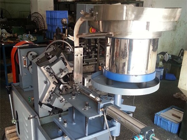 Automatic gear rolling machine is convenient