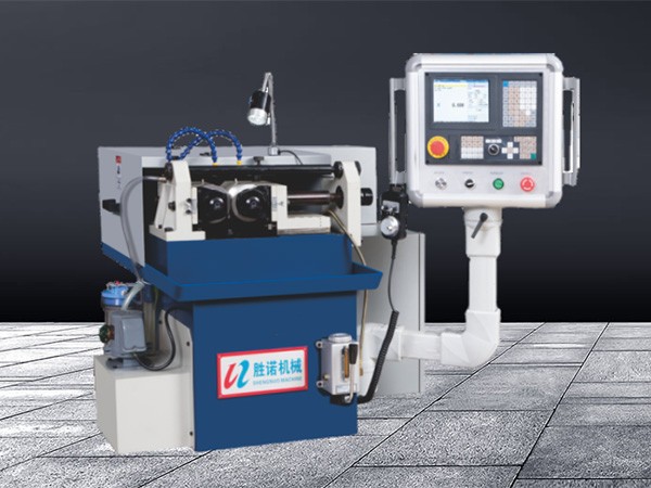 How to adjust a gear hobbing machine?