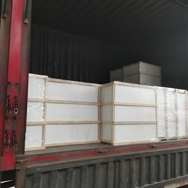 Transparent cast extruded acrylic plate
