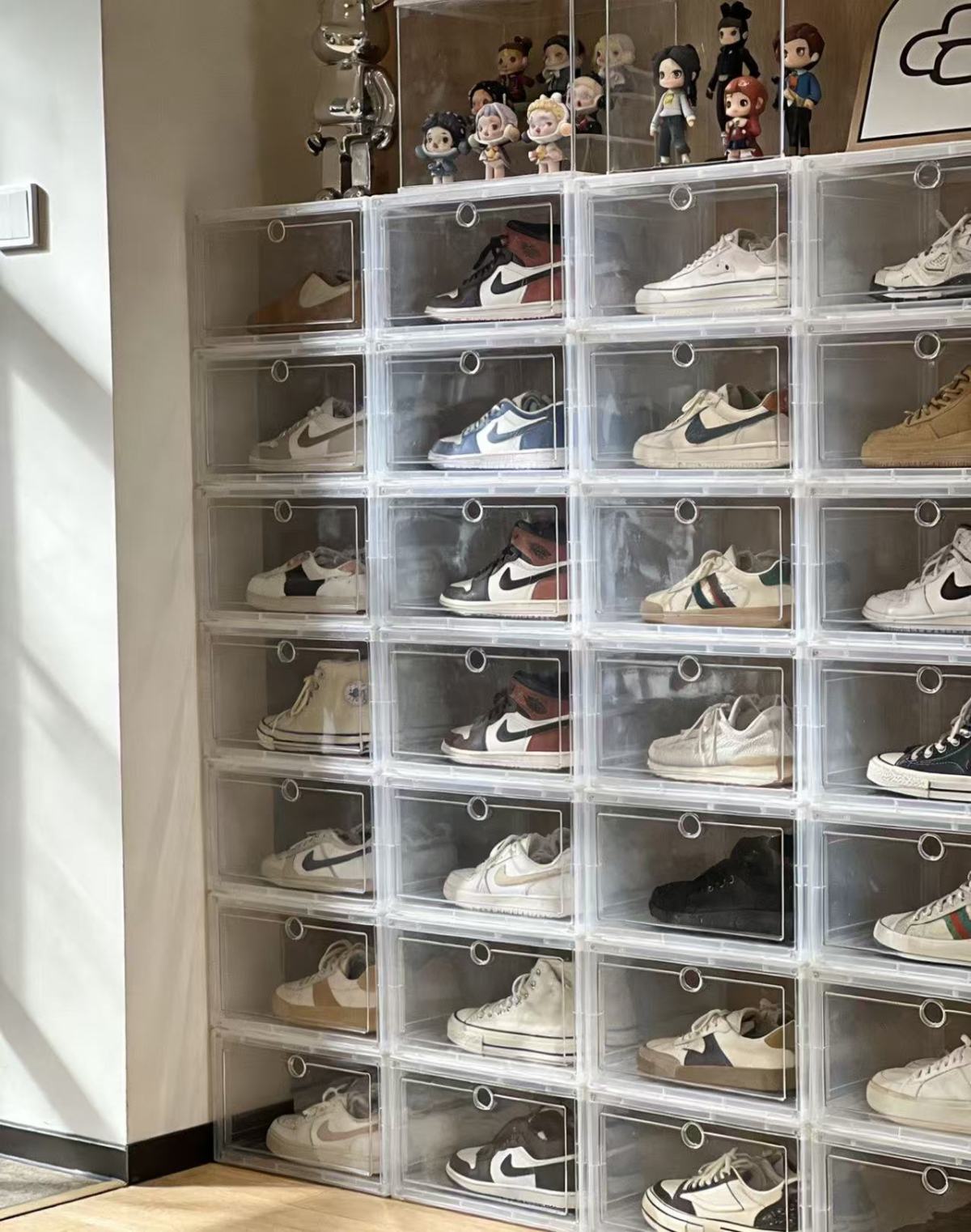 Acrylic shoe box, rental acceleration