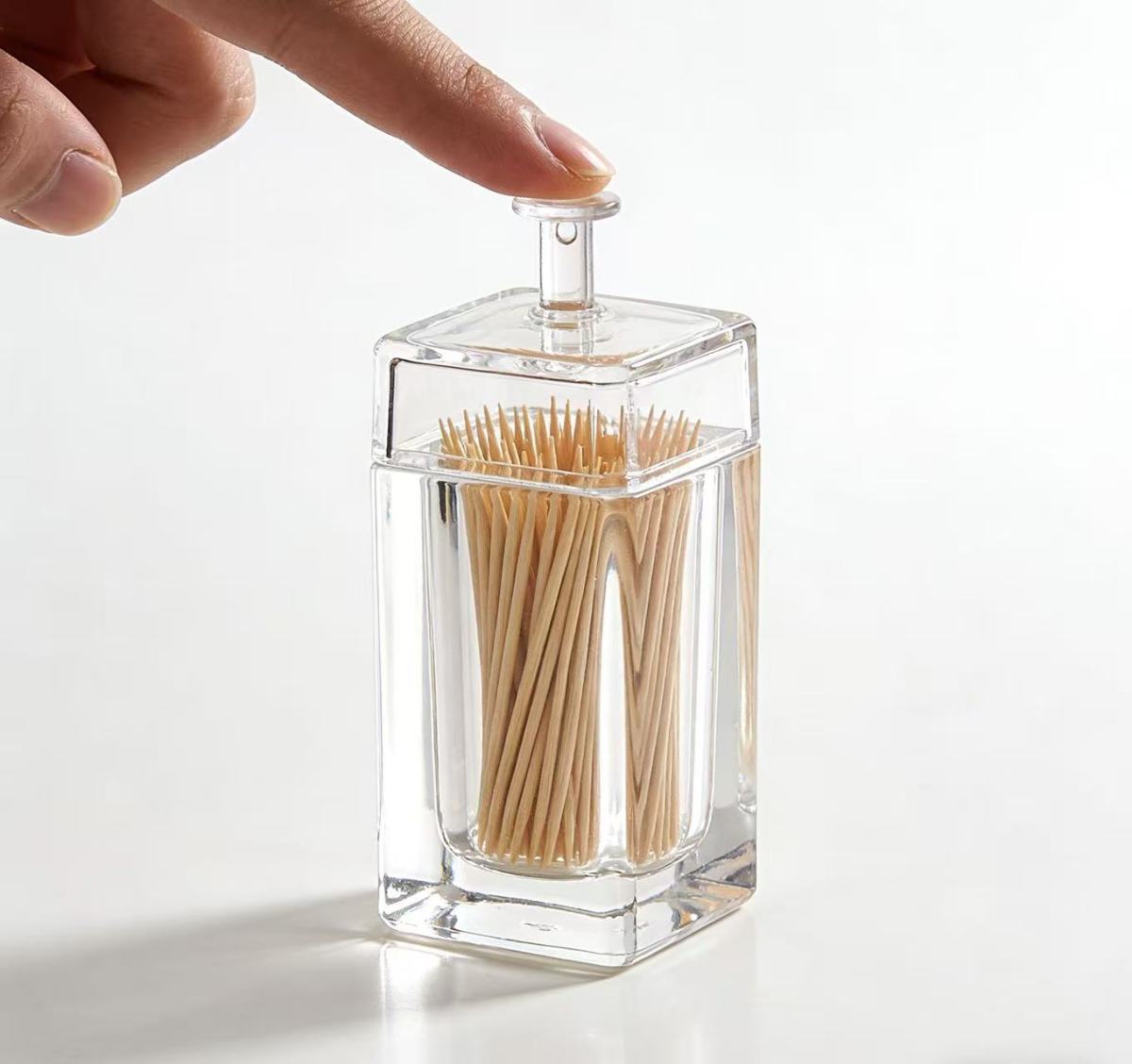 亚克力牙签瓶2 Thickened acrylic material: Essential for practical toothpick containers