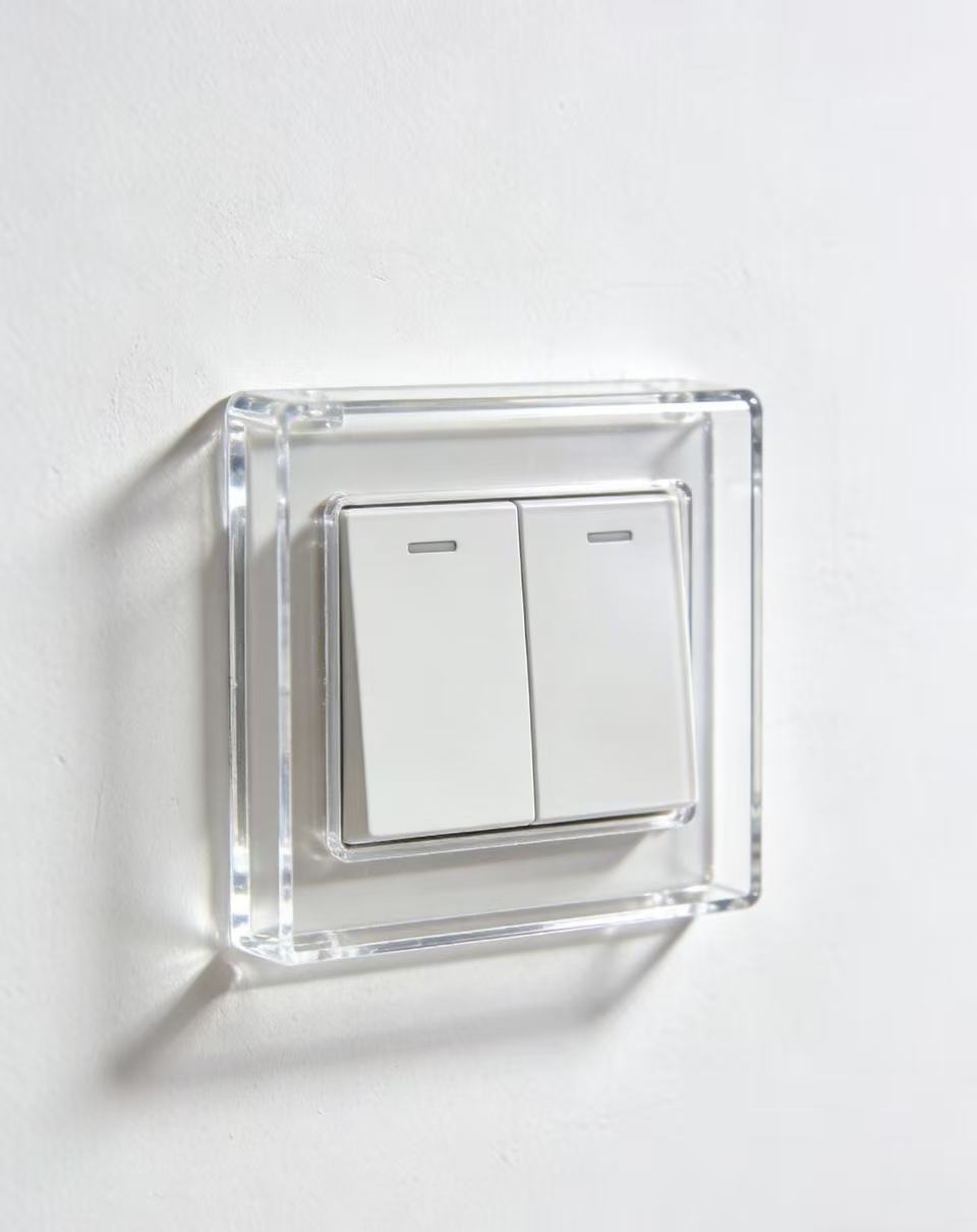 High-transparency acrylic cover, balancing aesthetics with functionality