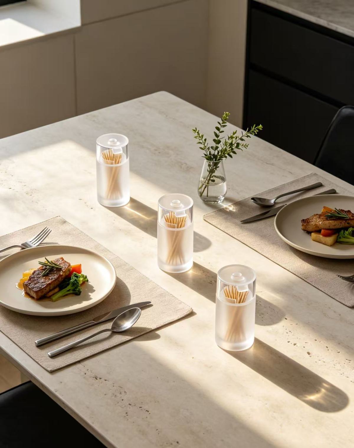 亚克力牙签盒2 High-transparency toothpick bottle, enhancing the sophisticated ambiance of daily meals