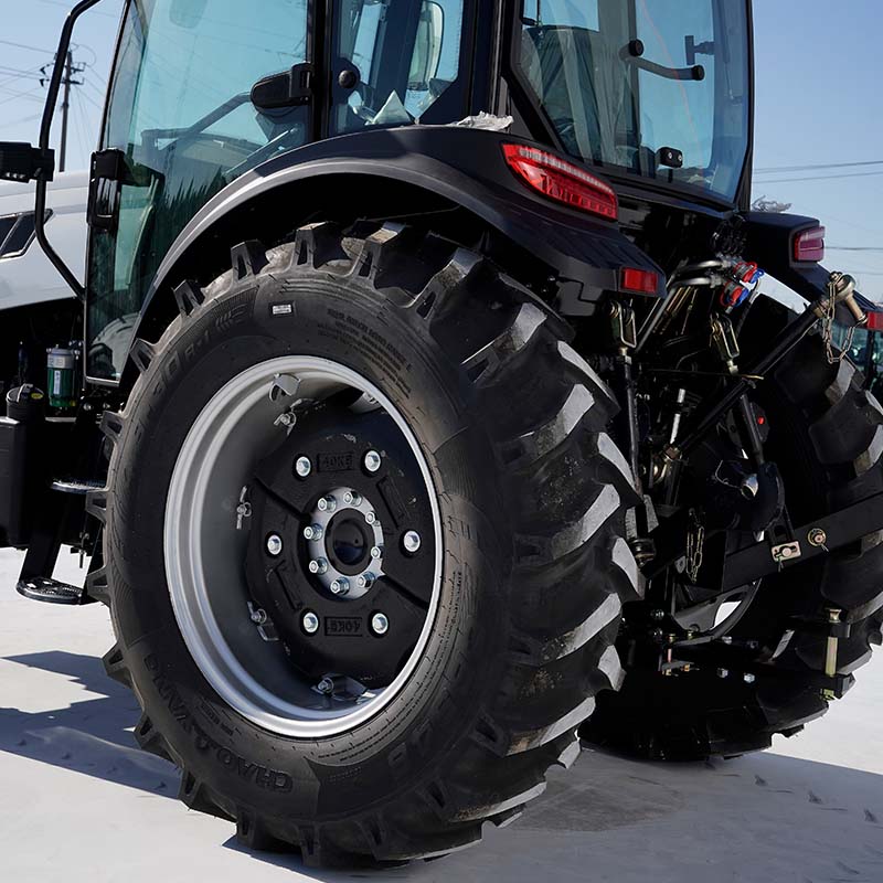 LR904 Tractor
