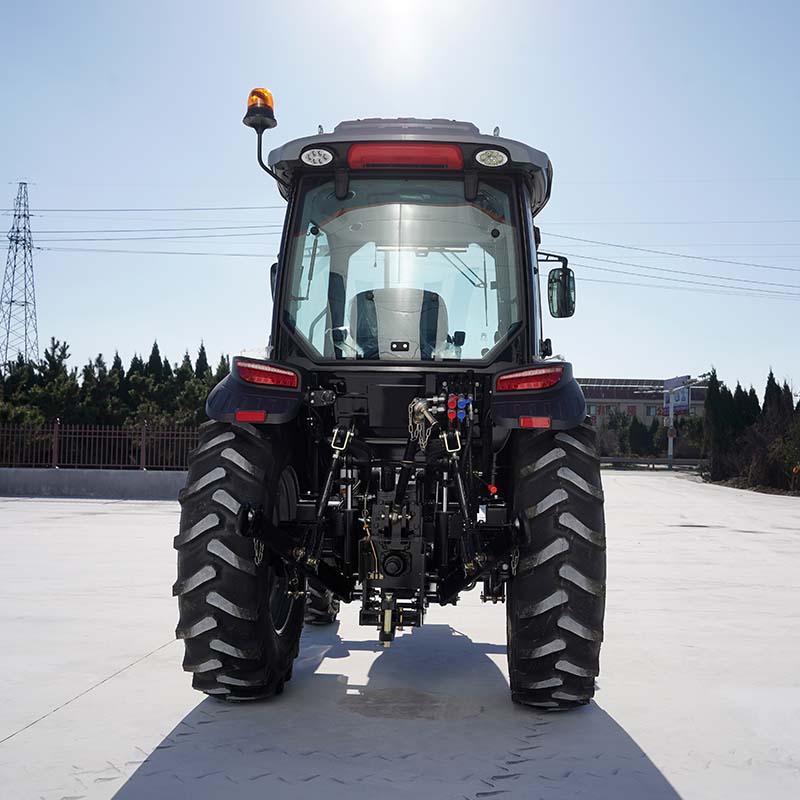 LR904 Tractor