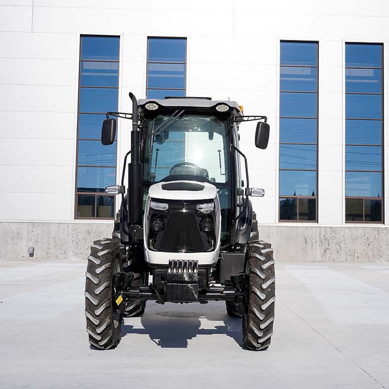 LR904 Tractor
