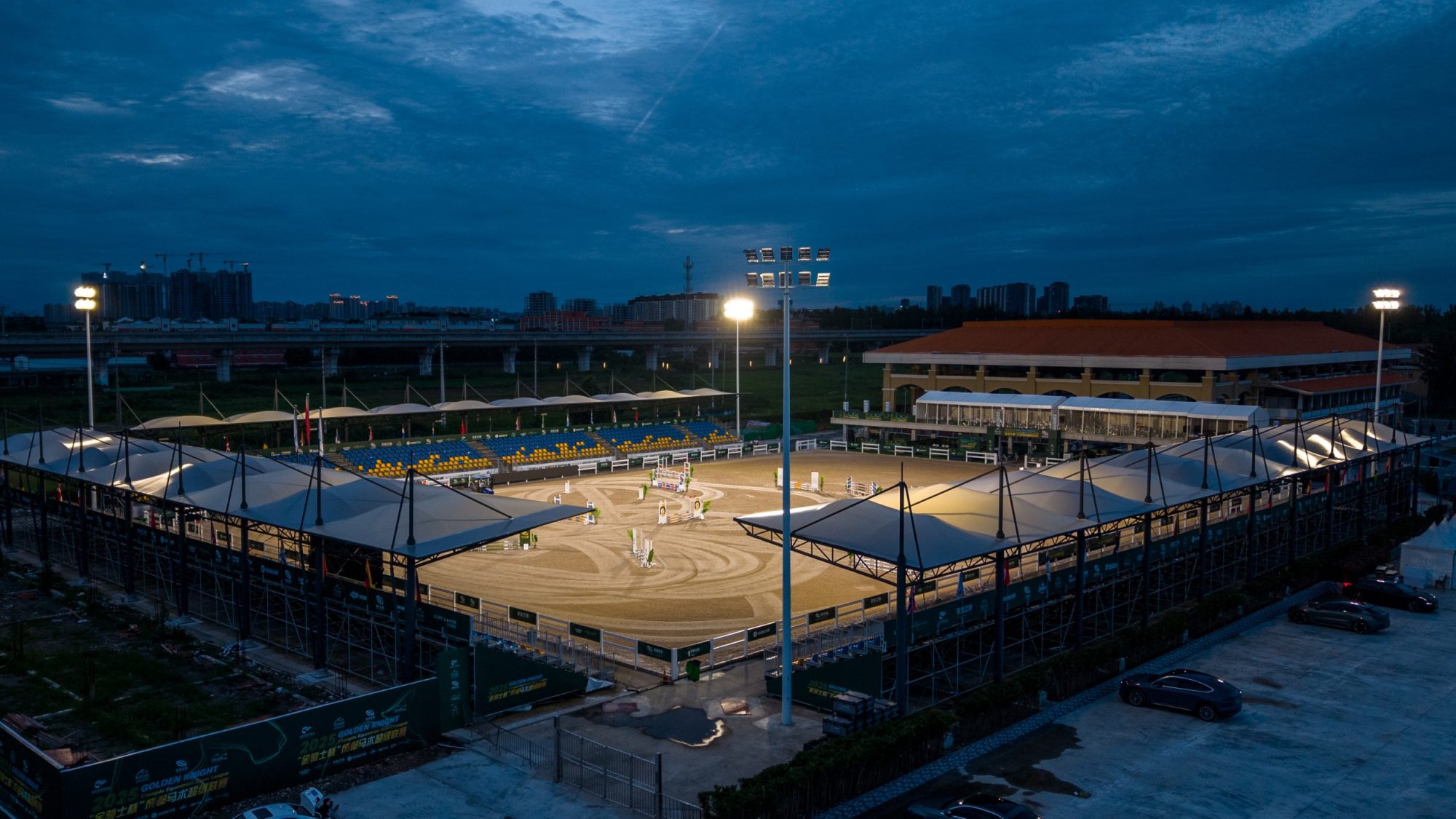 Powerful, uniform illumination for large spaces.